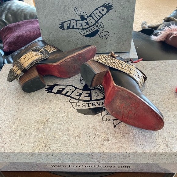 Freebird by Steven Saloon Black Leather booties size 8 - Picture 4 of 6